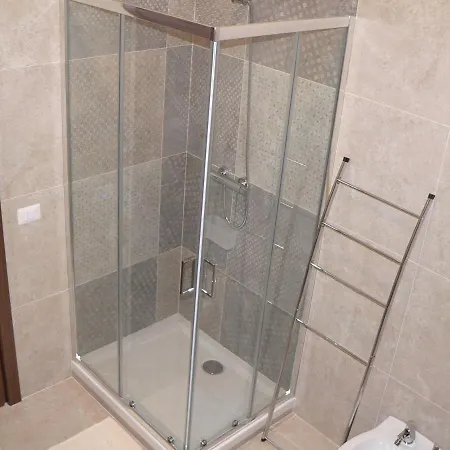 Annunziata-vicino All' Ospedale Civile Dell'annunziata E Clinica Scarnati, A Due Passi Dall'ospedale Mariano Santo,siamo Nel Centro Di Con Facilita' Di Parcheggio E Servizi Vari コゼンツァ