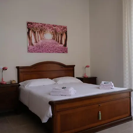 Annunziata-vicino All' Ospedale Civile Dell'annunziata E Clinica Scarnati, A Due Passi Dall'ospedale Mariano Santo,siamo Nel Centro Di Con Facilita' Di Parcheggio E Servizi Vari 3*