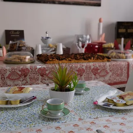 Bed & Breakfast Annunziata- In Centro, Vicino All' Ospedale Di