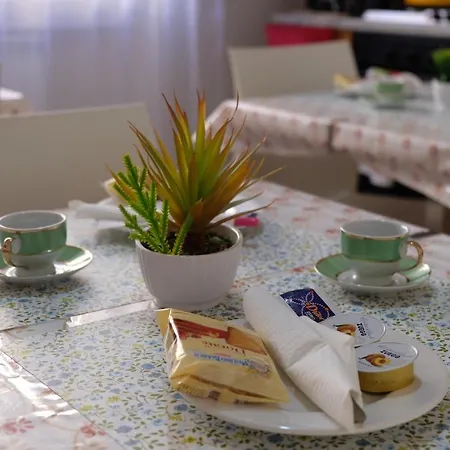 Annunziata-vicino All' Ospedale Civile Dell'annunziata E Clinica Scarnati, A Due Passi Dall'ospedale Mariano Santo,siamo Nel Centro Di Con Facilita' Di Parcheggio E Servizi Vari Bed and breakfast