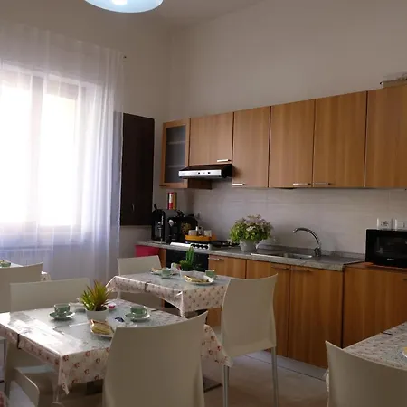 Annunziata-vicino All' Ospedale Civile Dell'annunziata E Clinica Scarnati, A Due Passi Dall'ospedale Mariano Santo,siamo Nel Centro Di Con Facilita' Di Parcheggio E Servizi Vari コゼンツァ