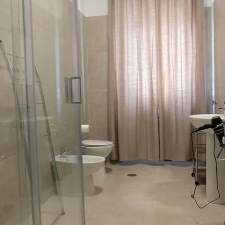 Annunziata-vicino All' Ospedale Civile Dell'annunziata E Clinica Scarnati, A Due Passi Dall'ospedale Mariano Santo,siamo Nel Centro Di Con Facilita' Di Parcheggio E Servizi Vari 3* Cosenza