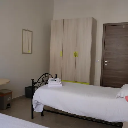 Annunziata-vicino All' Ospedale Civile Dell'annunziata E Clinica Scarnati, A Due Passi Dall'ospedale Mariano Santo,siamo Nel Centro Di Con Facilita' Di Parcheggio E Servizi Vari Bed and breakfast Cosenza