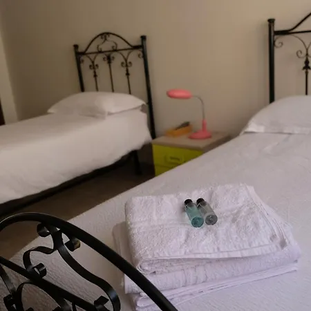 Annunziata-vicino All' Ospedale Civile Dell'annunziata E Clinica Scarnati, A Due Passi Dall'ospedale Mariano Santo,siamo Nel Centro Di Con Facilita' Di Parcheggio E Servizi Vari コゼンツァ