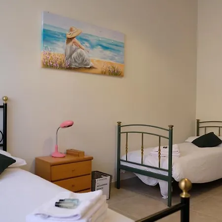 Annunziata-vicino All' Ospedale Civile Dell'annunziata E Clinica Scarnati, A Due Passi Dall'ospedale Mariano Santo,siamo Nel Centro Di Con Facilita' Di Parcheggio E Servizi Vari 3* コゼンツァ