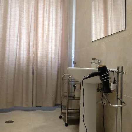 Annunziata-vicino All' Ospedale Civile Dell'annunziata E Clinica Scarnati, A Due Passi Dall'ospedale Mariano Santo,siamo Nel Centro Di Con Facilita' Di Parcheggio E Servizi Vari コゼンツァ