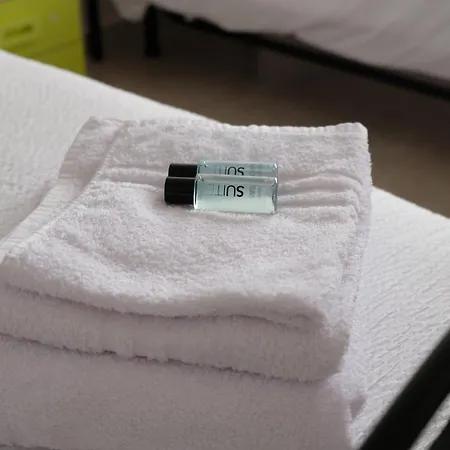 Annunziata-vicino All' Ospedale Civile Dell'annunziata E Clinica Scarnati, A Due Passi Dall'ospedale Mariano Santo,siamo Nel Centro Di Con Facilita' Di Parcheggio E Servizi Vari 3*