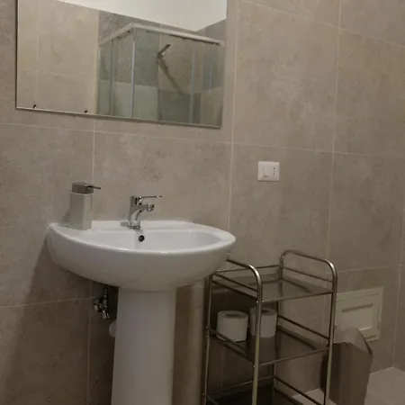 Annunziata-vicino All' Ospedale Civile Dell'annunziata E Clinica Scarnati, A Due Passi Dall'ospedale Mariano Santo,siamo Nel Centro Di Con Facilita' Di Parcheggio E Servizi Vari 3* Cosenza