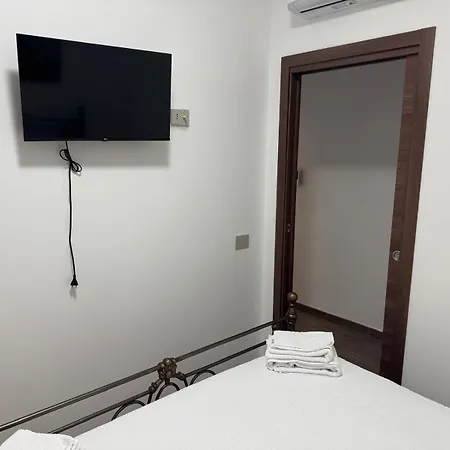 ベッド・アンド・ブレックファスト Annunziata-vicino All' Ospedale Civile Dell'annunziata E Clinica Scarnati, A Due Passi Dall'ospedale Mariano Santo,siamo Nel Centro Di Con Facilita' Di Parcheggio E Servizi Vari 3*