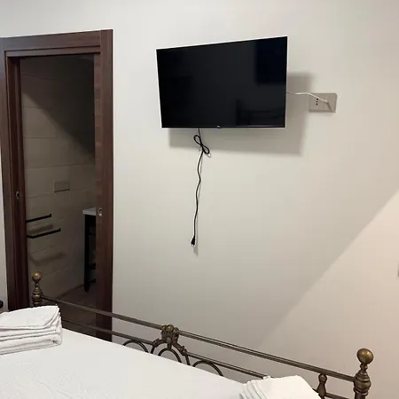 Annunziata-vicino All' Ospedale Civile Dell'annunziata E Clinica Scarnati, A Due Passi Dall'ospedale Mariano Santo,siamo Nel Centro Di Con Facilita' Di Parcheggio E Servizi Vari コゼンツァ