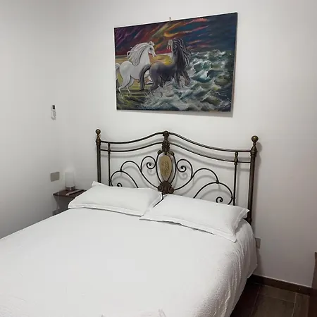 Annunziata-vicino All' Ospedale Civile Dell'annunziata E Clinica Scarnati, A Due Passi Dall'ospedale Mariano Santo,siamo Nel Centro Di Con Facilita' Di Parcheggio E Servizi Vari ベッド・アンド・ブレックファスト 3*