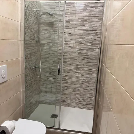 Annunziata-vicino All' Ospedale Civile Dell'annunziata E Clinica Scarnati, A Due Passi Dall'ospedale Mariano Santo,siamo Nel Centro Di Con Facilita' Di Parcheggio E Servizi Vari コゼンツァ