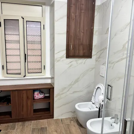 Annunziata-vicino All' Ospedale Civile Dell'annunziata E Clinica Scarnati, A Due Passi Dall'ospedale Mariano Santo,siamo Nel Centro Di Con Facilita' Di Parcheggio E Servizi Vari 3*