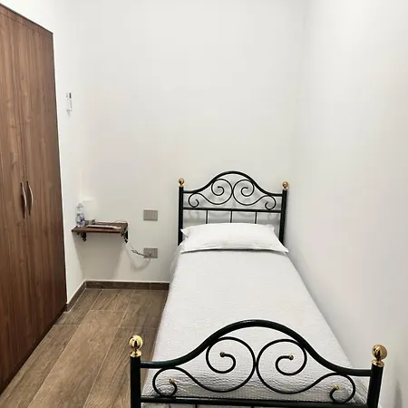 Annunziata-vicino All' Ospedale Civile Dell'annunziata E Clinica Scarnati, A Due Passi Dall'ospedale Mariano Santo,siamo Nel Centro Di Con Facilita' Di Parcheggio E Servizi Vari コゼンツァ