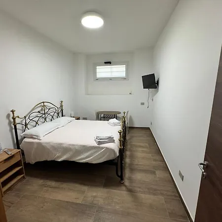 Annunziata- In Centro, Vicino All' Ospedale Di Oda ve Kahvaltı Cosenza