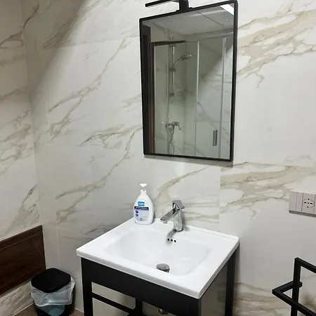 Annunziata-vicino All' Ospedale Civile Dell'annunziata E Clinica Scarnati, A Due Passi Dall'ospedale Mariano Santo,siamo Nel Centro Di Con Facilita' Di Parcheggio E Servizi Vari ベッド・アンド・ブレックファスト コゼンツァ