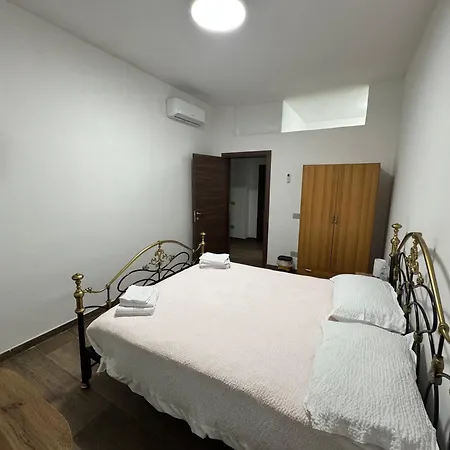 Oda ve Kahvaltı Annunziata- In Centro, Vicino All' Ospedale Di Cosenza