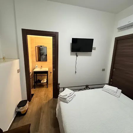 Bed & Breakfast Annunziata- In Centro, Vicino All' Ospedale Di Cosenza