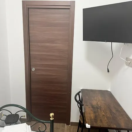 Annunziata-vicino All' Ospedale Civile Dell'annunziata E Clinica Scarnati, A Due Passi Dall'ospedale Mariano Santo,siamo Nel Centro Di Con Facilita' Di Parcheggio E Servizi Vari ベッド・アンド・ブレックファスト 3*