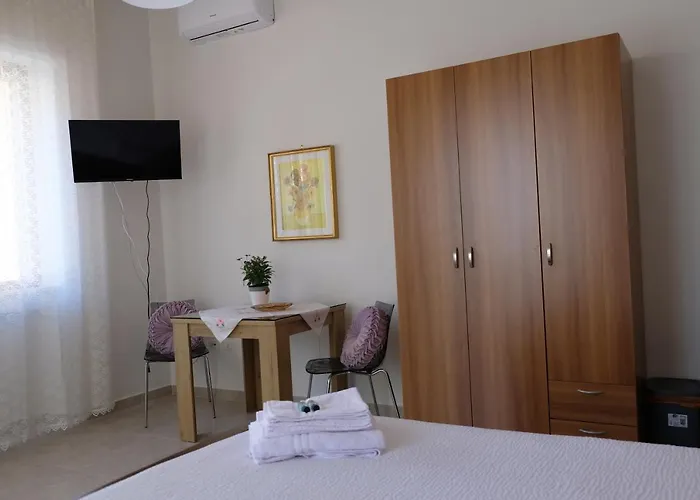 Annunziata- In Centro, Vicino All' Ospedale Di コゼンツァ