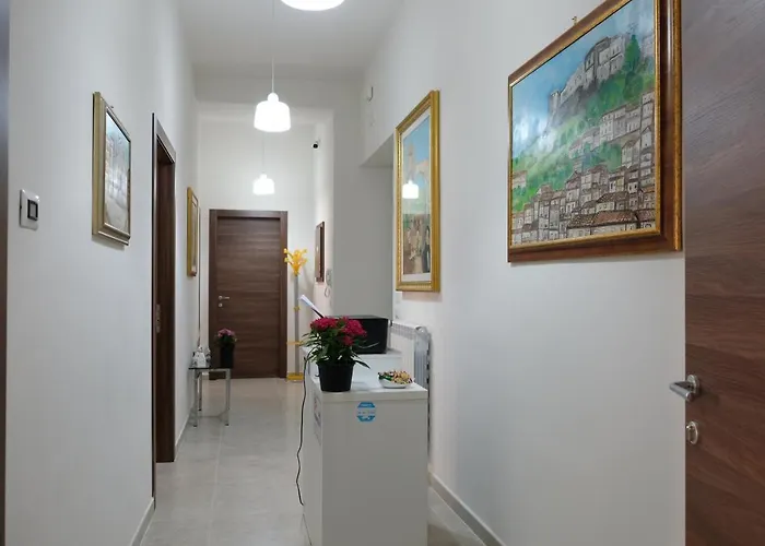 Annunziata- In Centro, Vicino All' Ospedale Di コゼンツァ