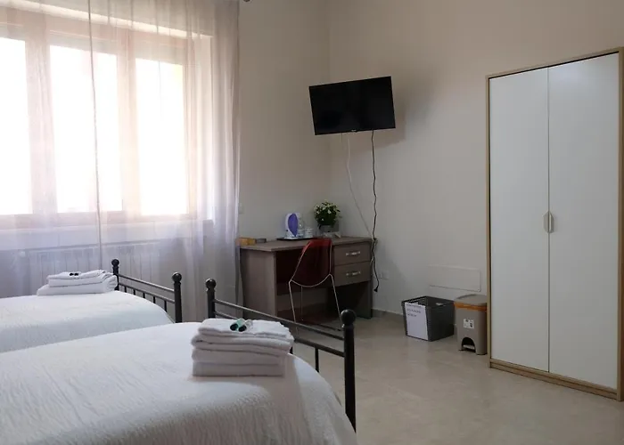 Annunziata- In Centro, Vicino All' Ospedale Di 4* コゼンツァ