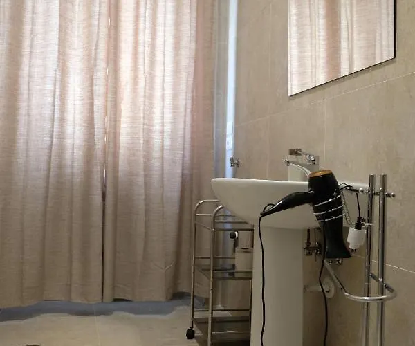 Annunziata- In Centro, Vicino All' Ospedale Di コゼンツァ