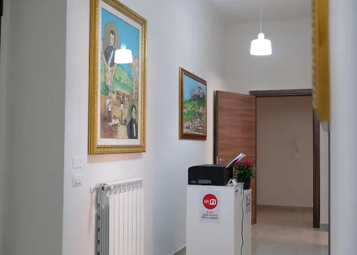 Annunziata- In Centro, Vicino All' Ospedale Di コゼンツァ